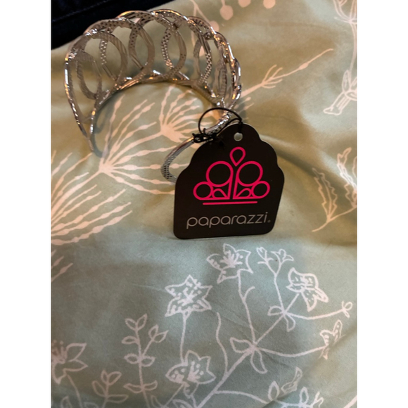 Women's Paparazzi Silver Tone Cuff Bracelet One Size - Picture 5 of 5